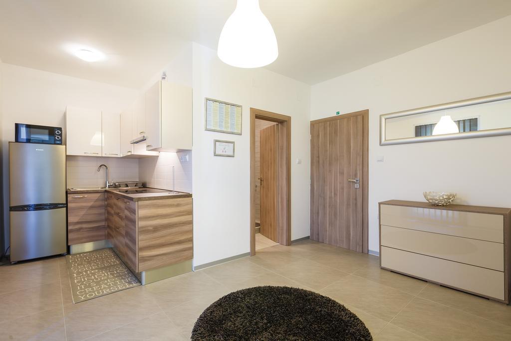 Ivni Apartmani Novigrad Istria Habitación foto
