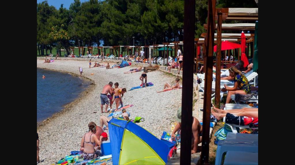 Ivni Apartmani Novigrad Istria Exterior foto